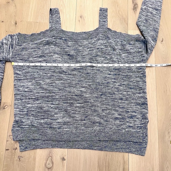 Stitches and Stripes Long Sleeve Cold Shoulder Sweater Marled Blue Medium - Picture 9 of 11